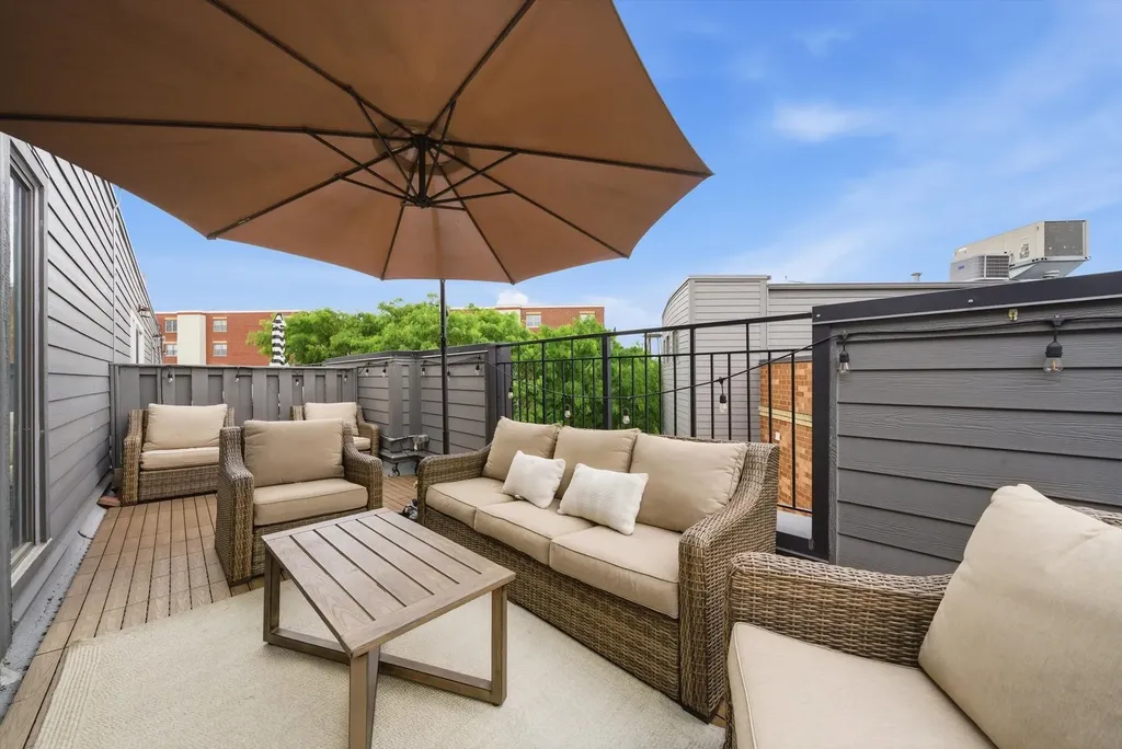2306 West Bloomingdale Avenue Chicago IL 60647