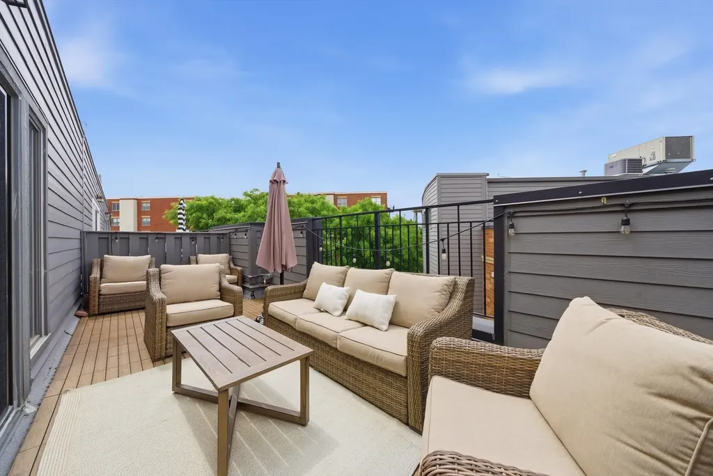 2306 West Bloomingdale Avenue Chicago IL 60647