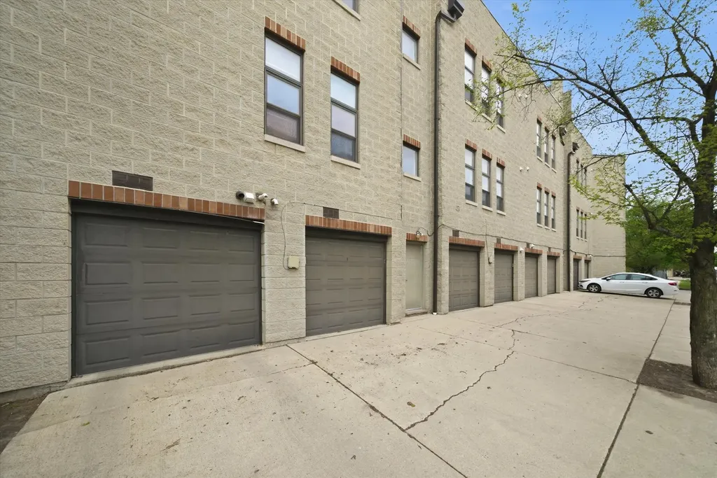 2306 West Bloomingdale Avenue Chicago IL 60647
