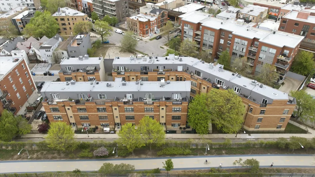 2306 West Bloomingdale Avenue Chicago IL 60647