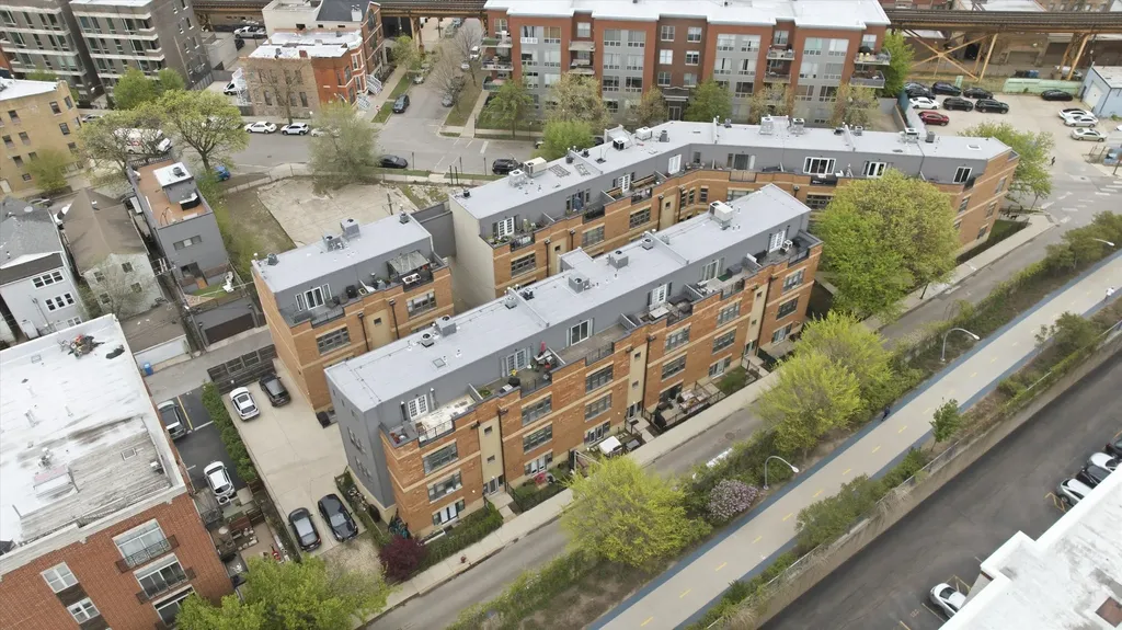 2306 West Bloomingdale Avenue Chicago IL 60647