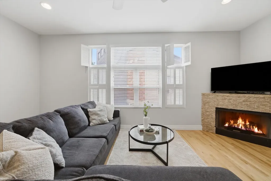 2306 West Bloomingdale Avenue Chicago IL 60647