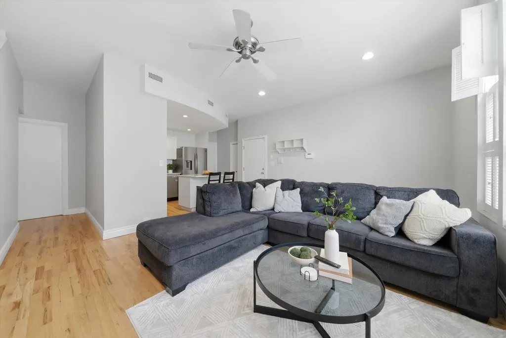 2306 West Bloomingdale Avenue Chicago IL 60647
