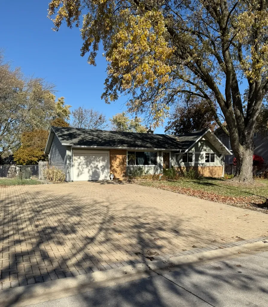 655 West Comstock Avenue Elmhurst IL 60126