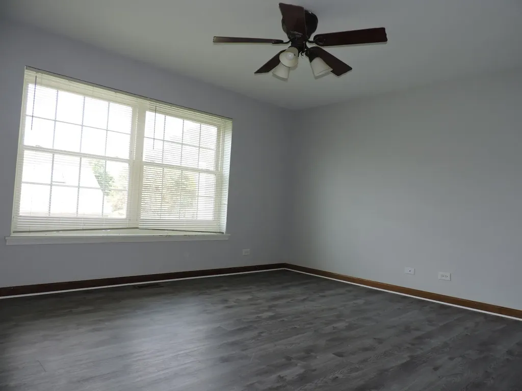 1334 Gloucester Circle Carol Stream IL 60188