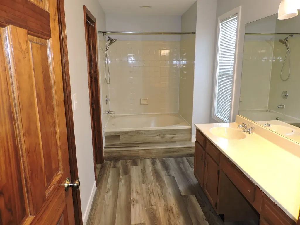 1334 Gloucester Circle Carol Stream IL 60188