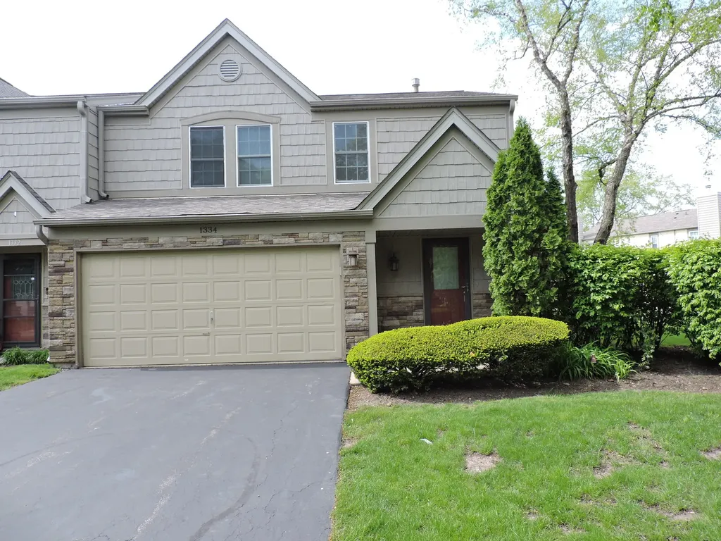1334 Gloucester Circle Carol Stream IL 60188