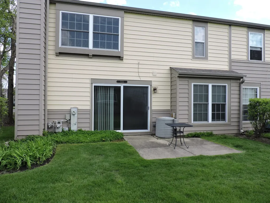 1334 Gloucester Circle Carol Stream IL 60188