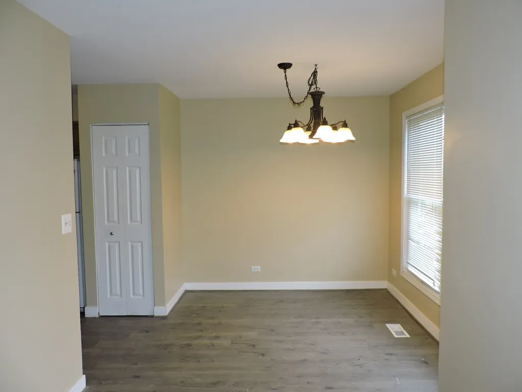 1334 Gloucester Circle Carol Stream IL 60188