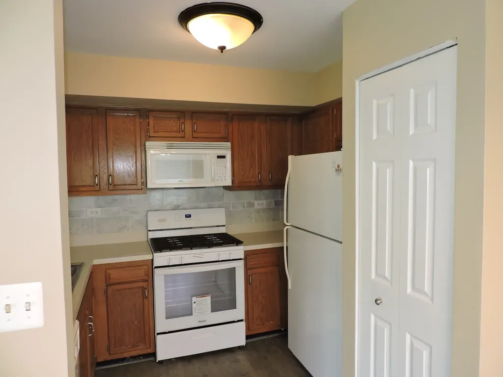 1334 Gloucester Circle Carol Stream IL 60188