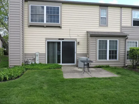 1334 Gloucester Circle Carol Stream IL 60188