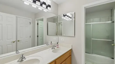 2775 Ginger Woods Drive Aurora IL 60502