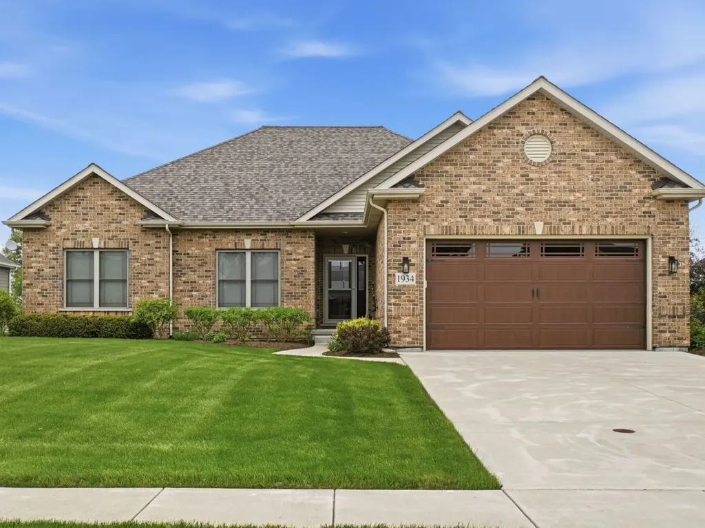 1934 Parkside Drive Sycamore IL 60178