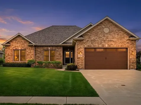 1934 Parkside Drive Sycamore IL 60178