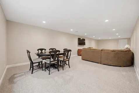 1934 Parkside Drive Sycamore IL 60178