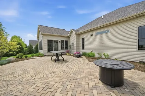 1934 Parkside Drive Sycamore IL 60178