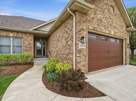 1934 Parkside Drive Sycamore IL 60178