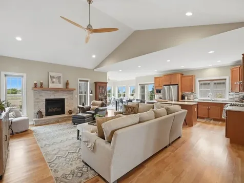 1934 Parkside Drive Sycamore IL 60178