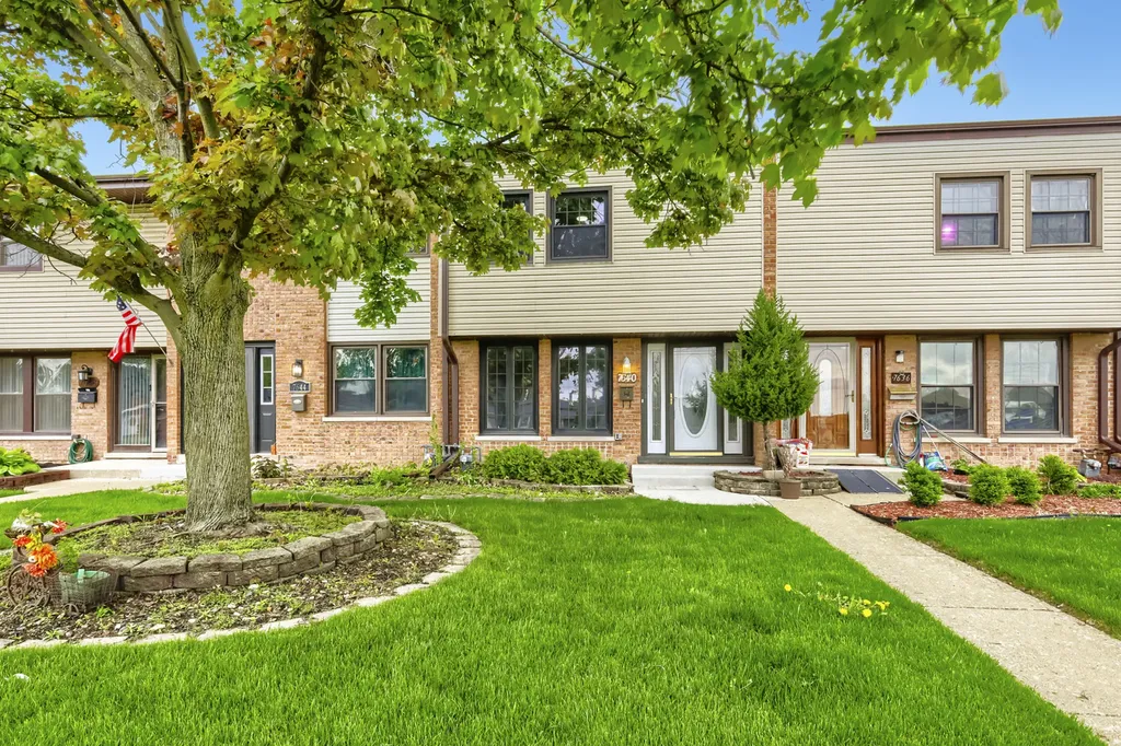 7640 Cork Avenue Justice IL 60458