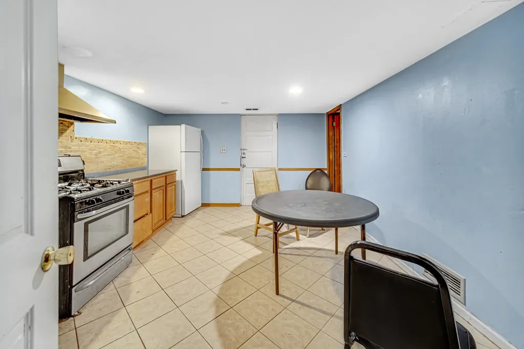 3210 North Narragansett Avenue Chicago IL 60634