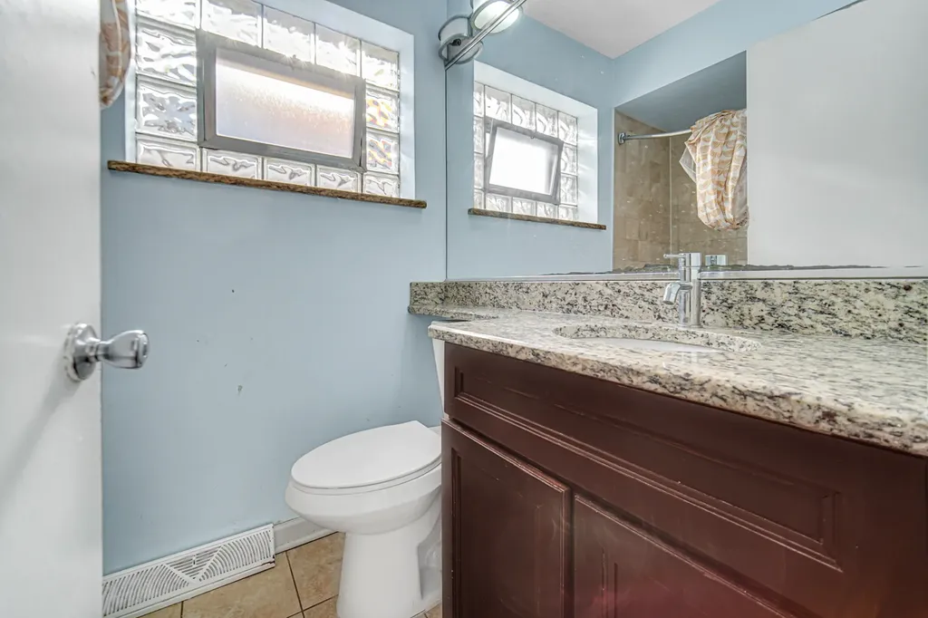 3210 North Narragansett Avenue Chicago IL 60634
