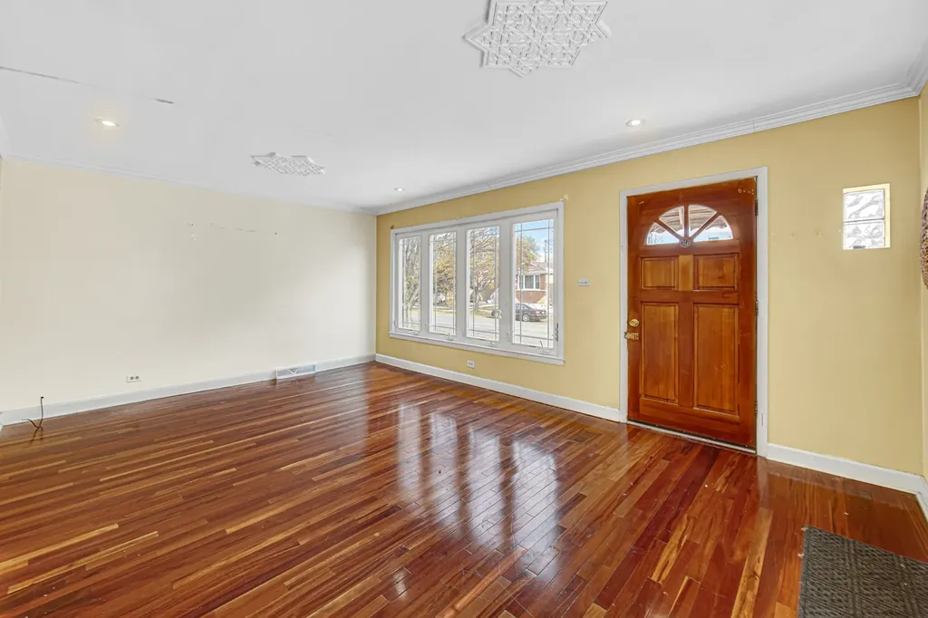 3210 North Narragansett Avenue Chicago IL 60634