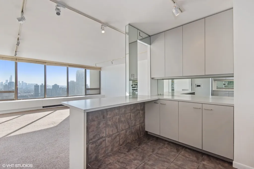 2800 North Lake Shore Drive Chicago IL 60657
