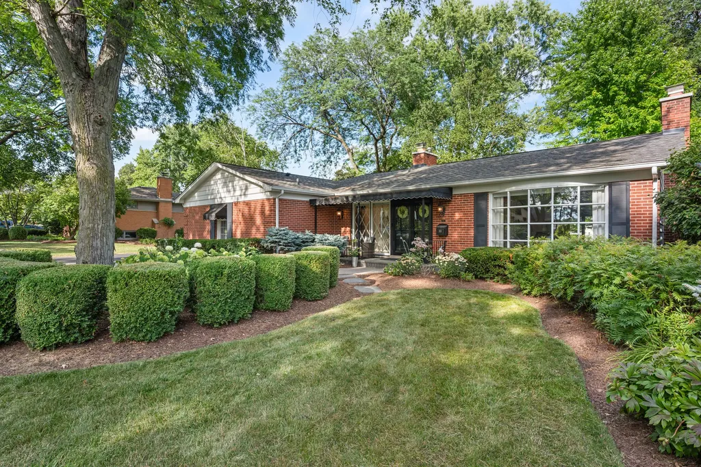 301 Willow Lane Geneva IL 60134