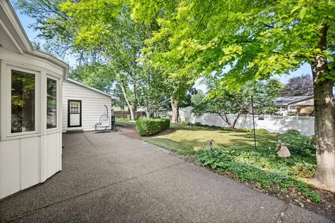 301 Willow Lane Geneva IL 60134