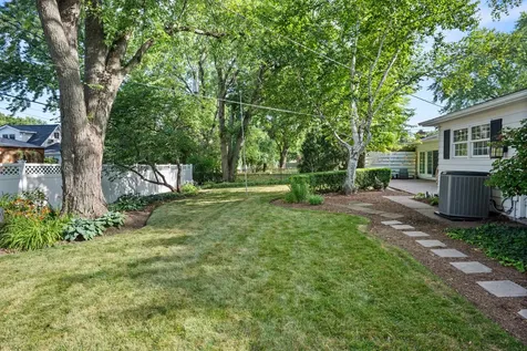 301 Willow Lane Geneva IL 60134