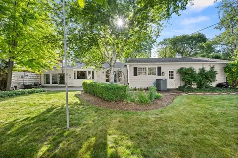 301 Willow Lane Geneva IL 60134