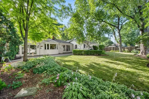 301 Willow Lane Geneva IL 60134