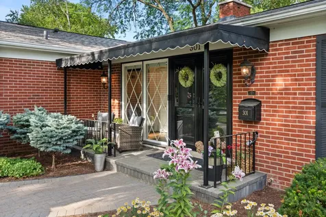 301 Willow Lane Geneva IL 60134