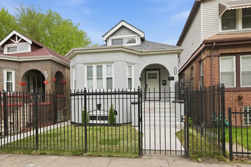 6824 South Wood Street Chicago IL 60636