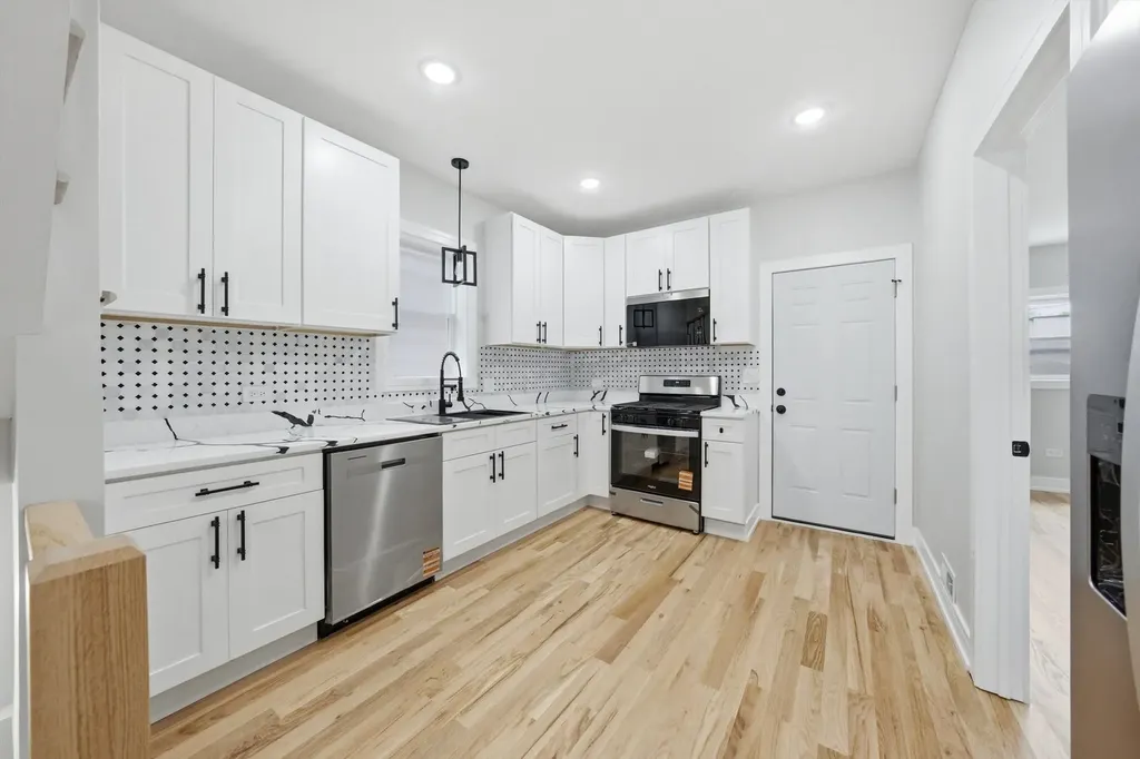 6824 South Wood Street Chicago IL 60636
