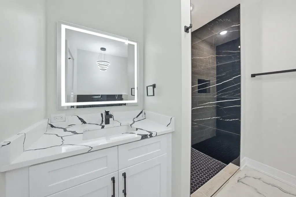 6824 South Wood Street Chicago IL 60636