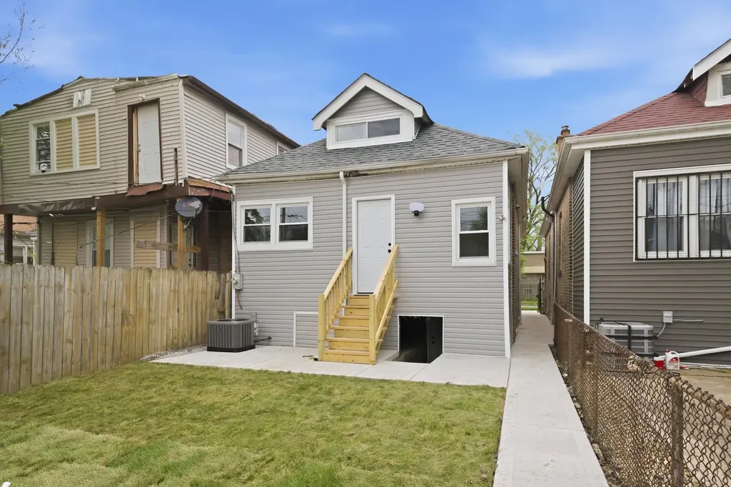 6824 South Wood Street Chicago IL 60636