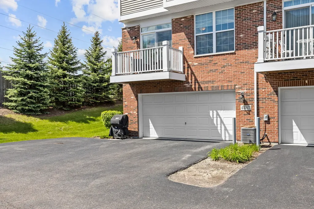 4467 Monroe Court Naperville IL 60564