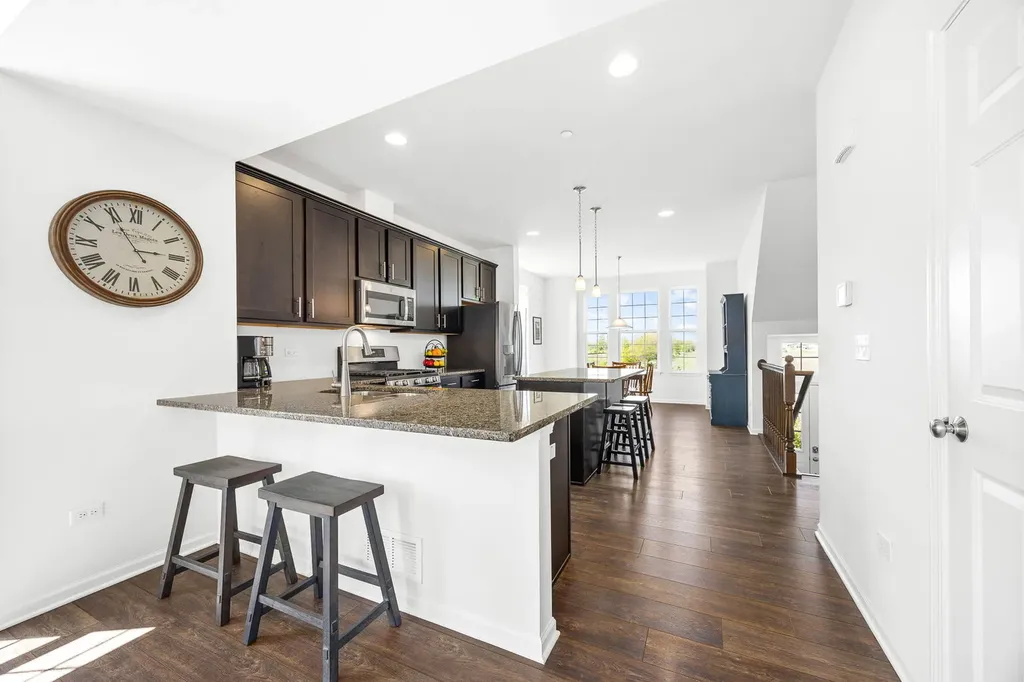 4467 Monroe Court Naperville IL 60564