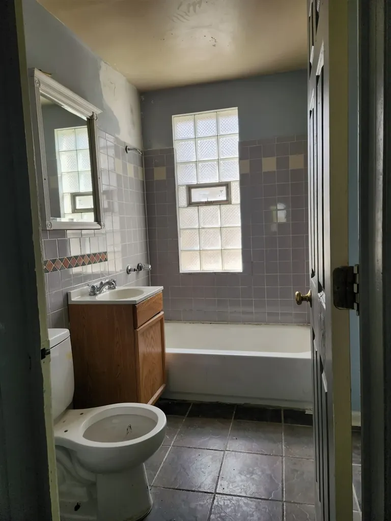10305 South Avenue J Chicago IL 60617