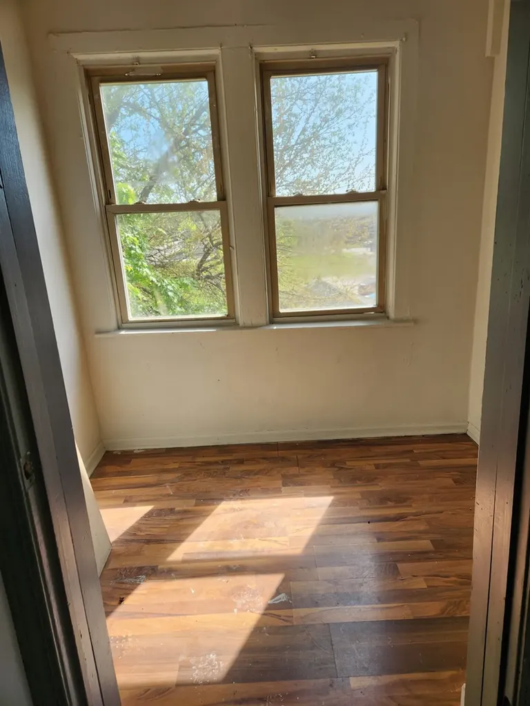 10305 South Avenue J Chicago IL 60617