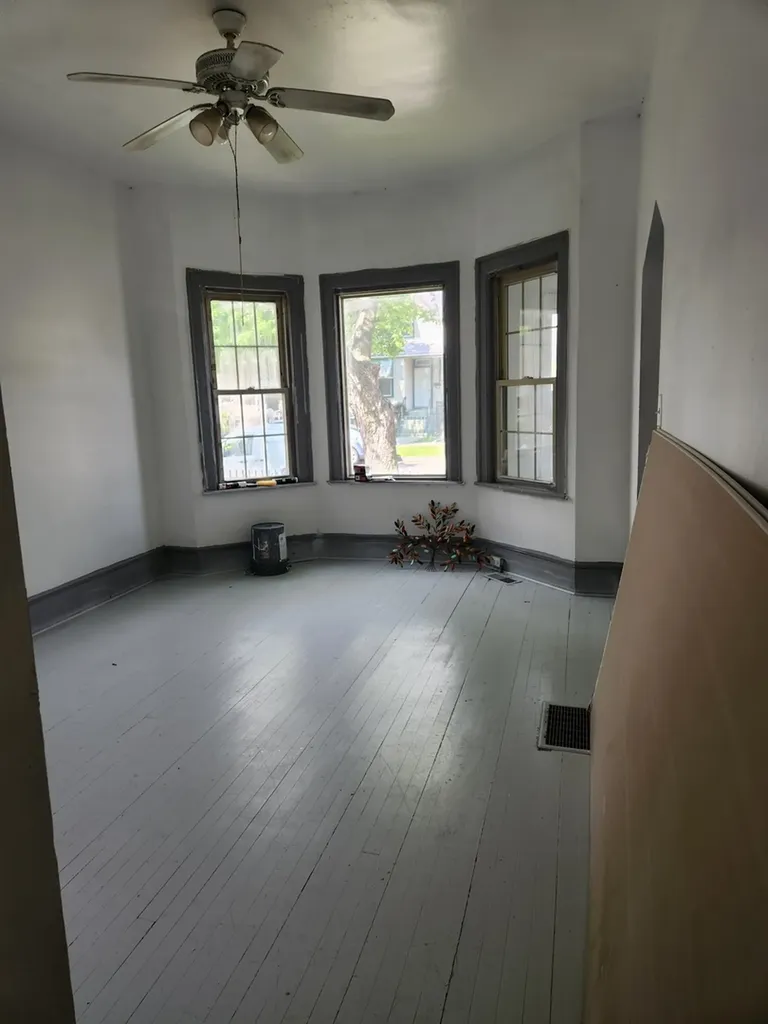 10305 South Avenue J Chicago IL 60617