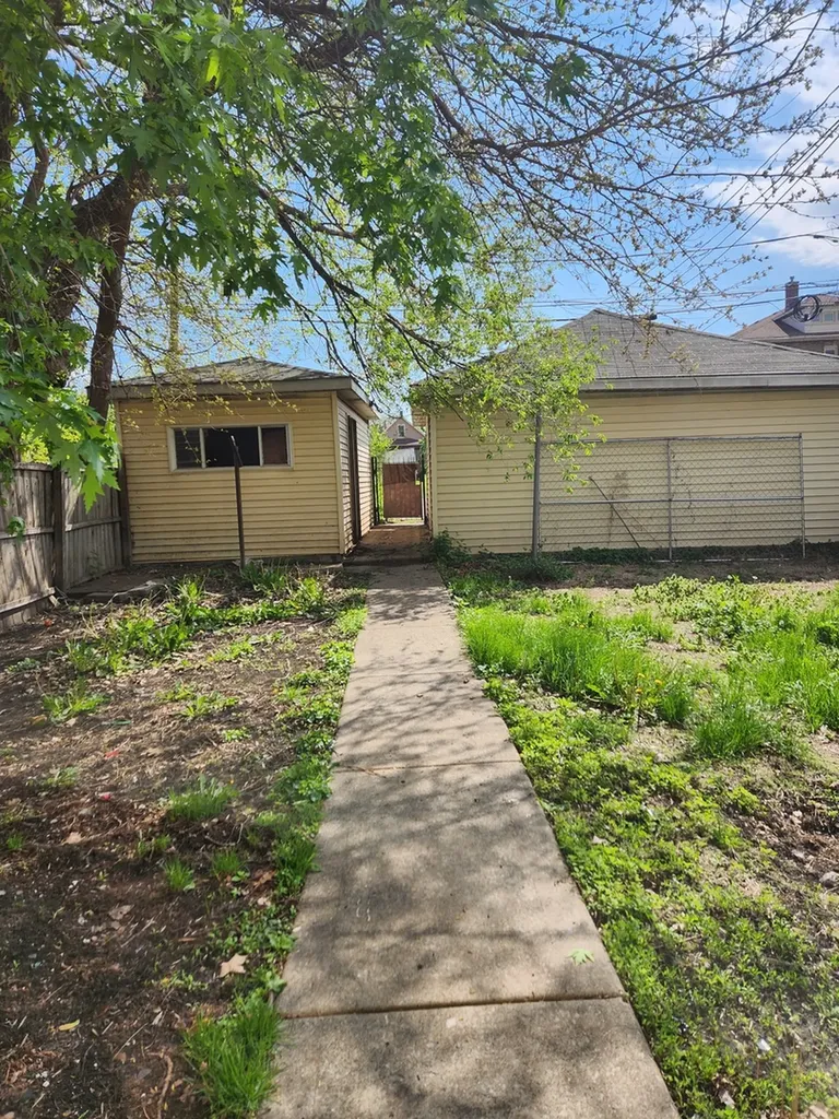 10305 South Avenue J Chicago IL 60617