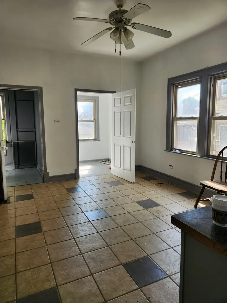 10305 South Avenue J Chicago IL 60617