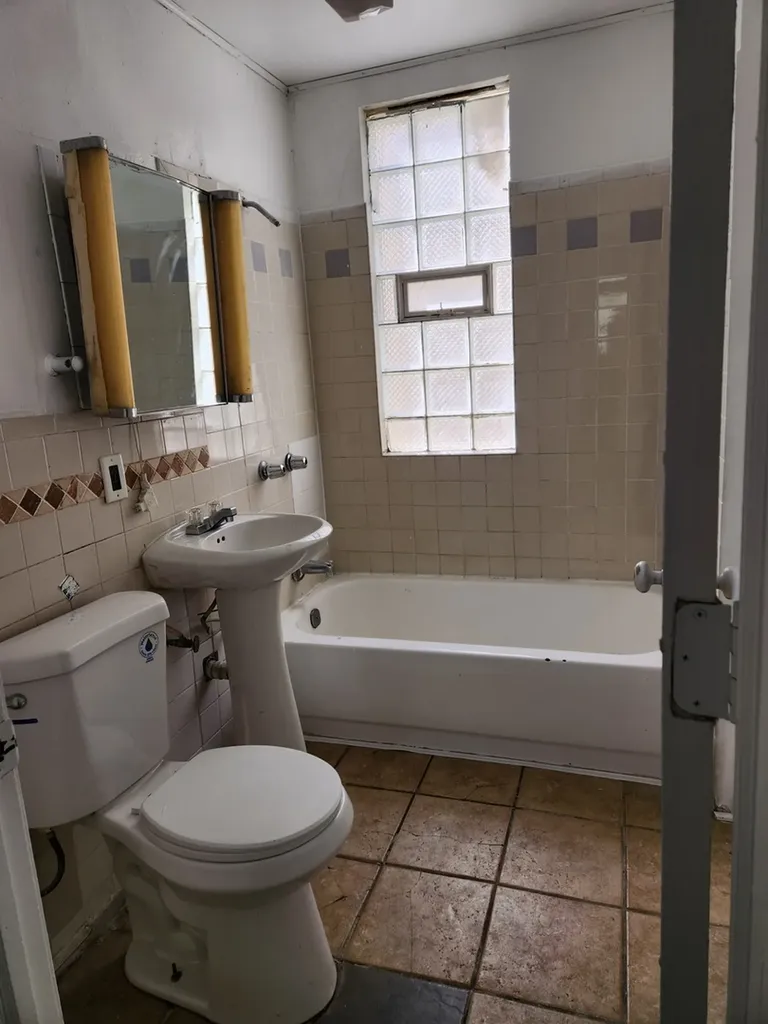 10305 South Avenue J Chicago IL 60617