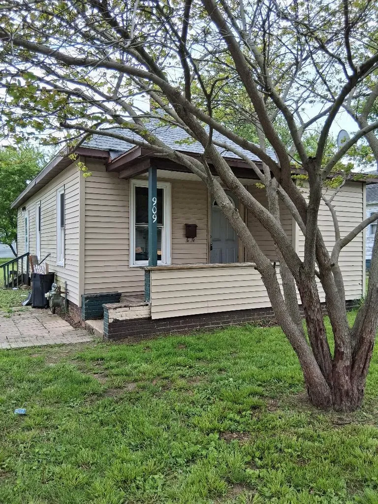 909 Cable Street Streator IL 61364