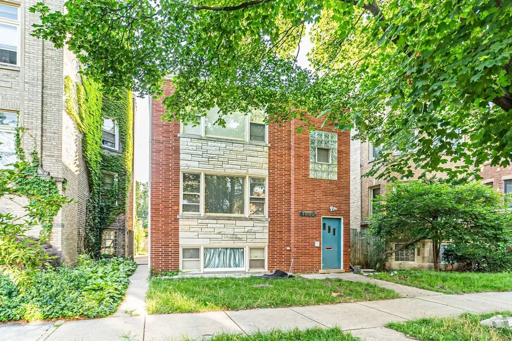 7530 North Oakley Avenue Chicago IL 60645