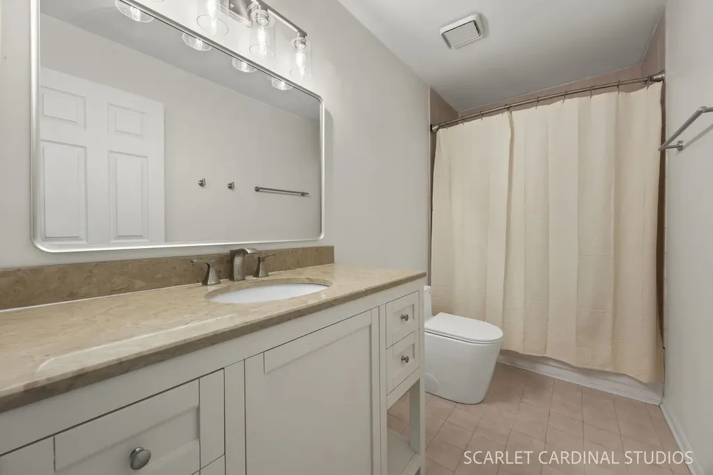 535 Chester Court Aurora IL 60504