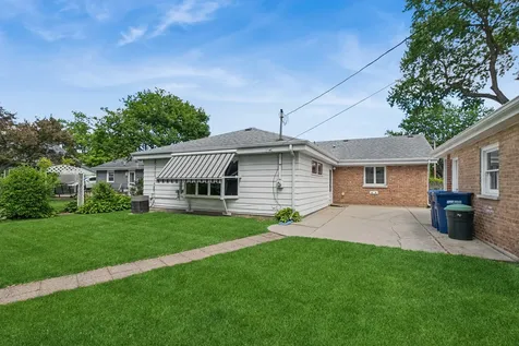 11624 South Ridgeland Avenue Worth IL 60482