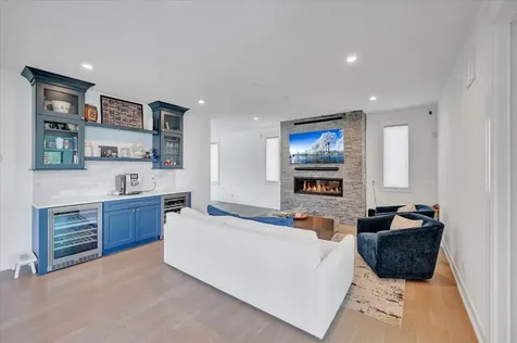 616 Birchwood Avenue Des Plaines IL 60018